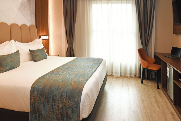 Exterior of Hotel HW Express