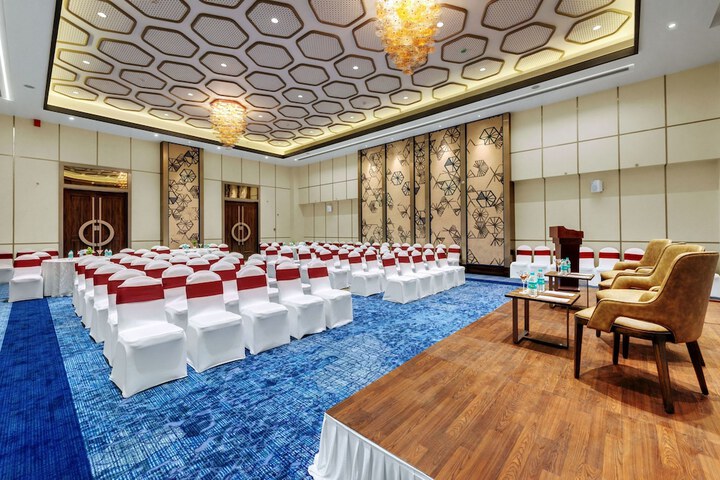 Ballroom/Hall 26 of 31