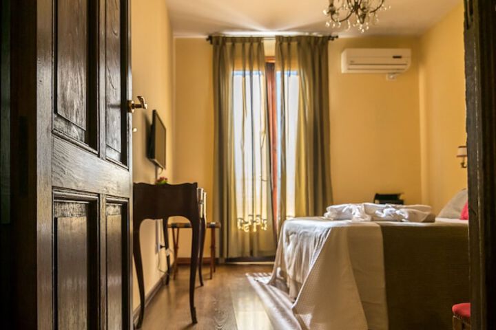 Room 9 of 31