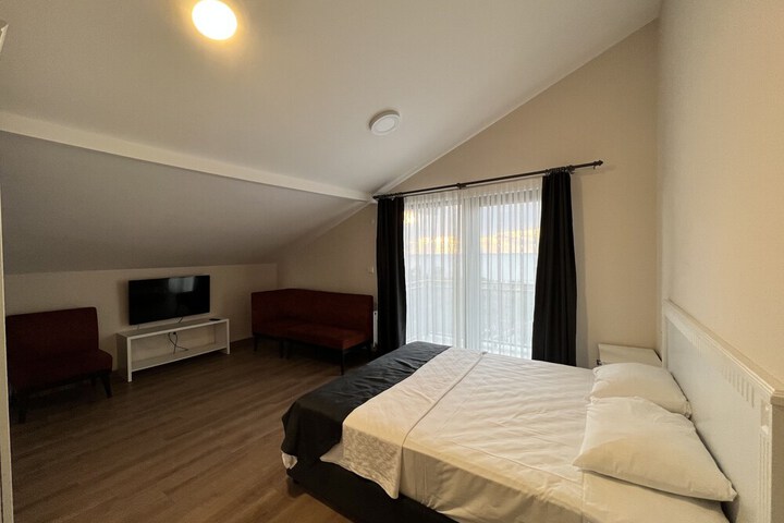 Room 16 of 26