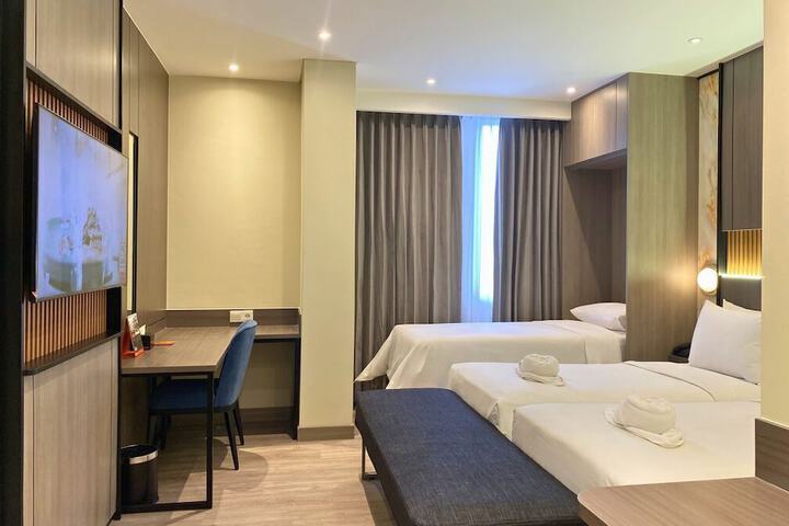 Room 32 of 43