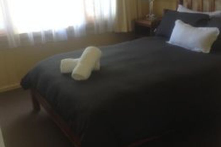 Room 4 of 13