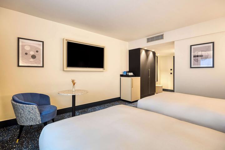 Room 41 of 153