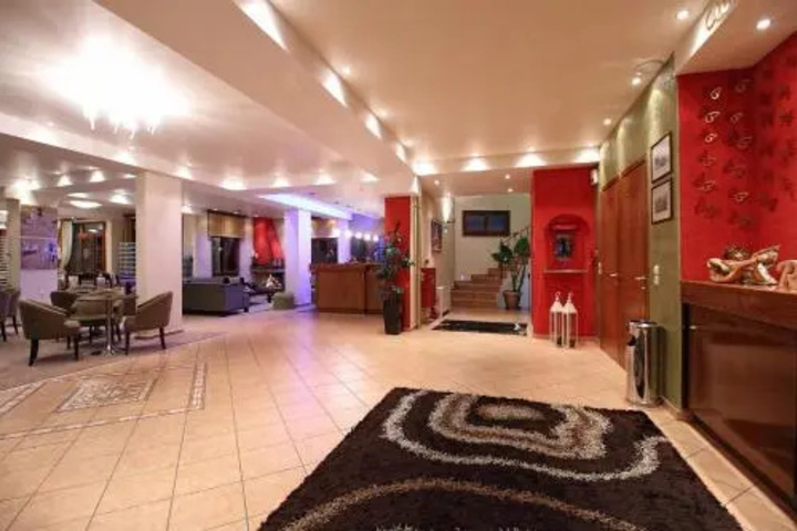 Room 13 of 20