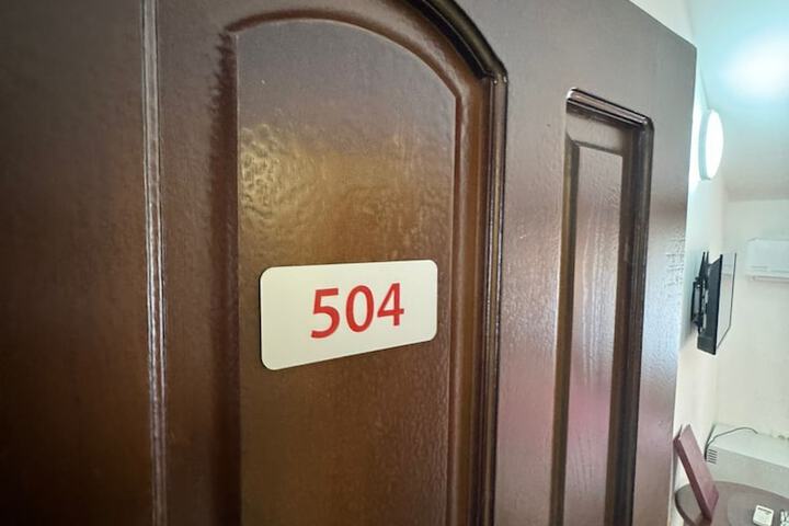 Room 26 of 85