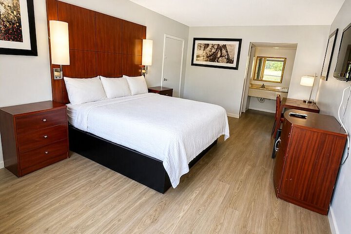 Room 6 of 9