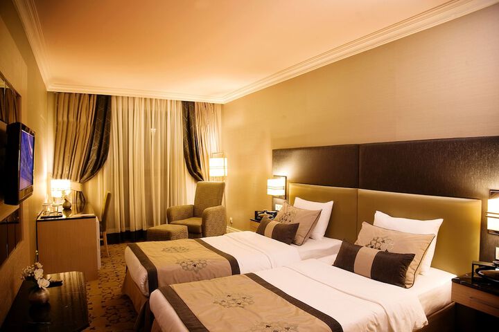 Room 3 of 52