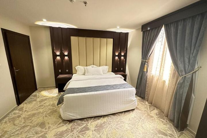 Room 14 of 80