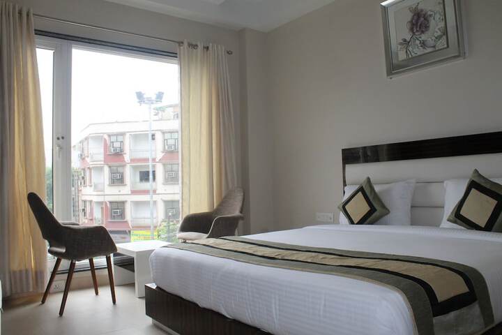 Room 11 of 34