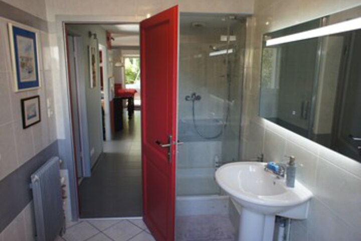 Room 4 of 30