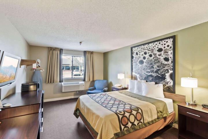 1 King Bed (6 of 7)