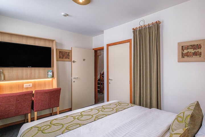 Room 35 of 71