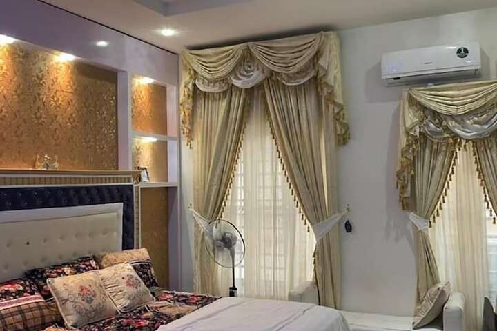 Room 4 of 20
