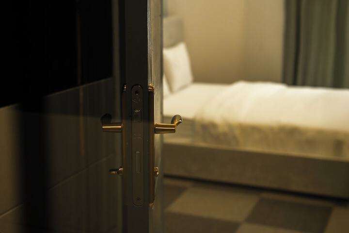 Room 28 of 69