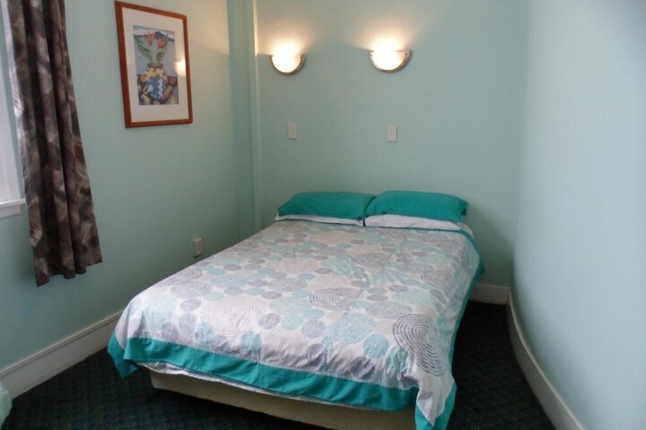 Room 6 of 47