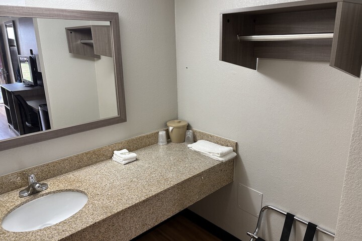 Room 12 of 16