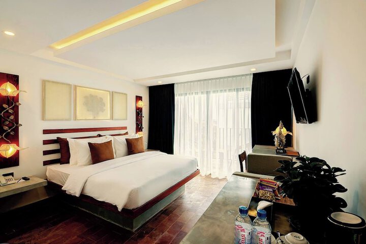 Room 10 of 28