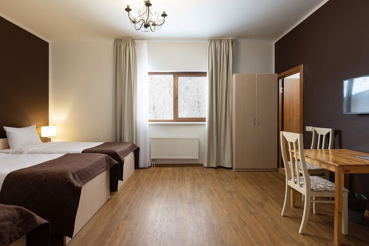 Room 12 of 36