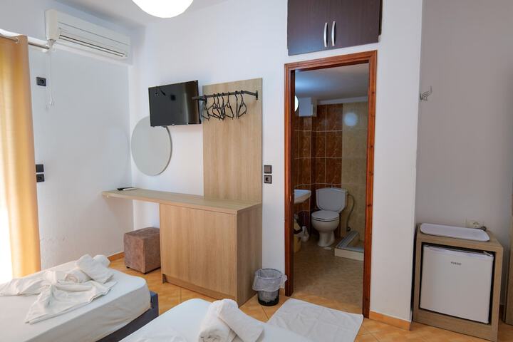 Room 4 of 37