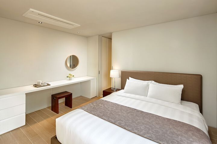 Room 30 of 136