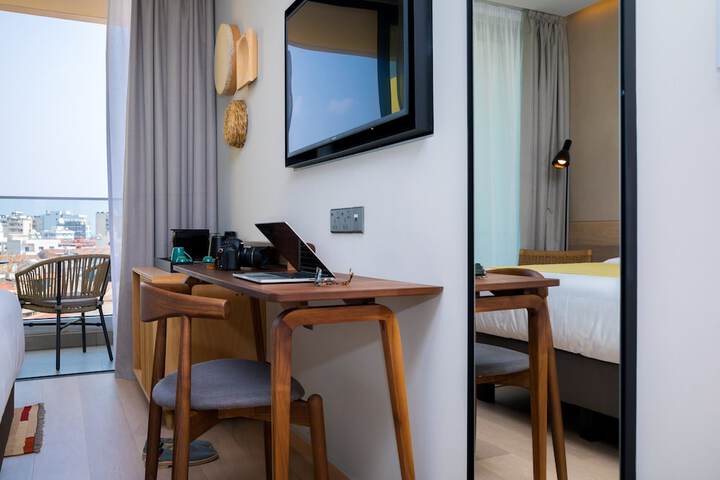 Room 3 of 67