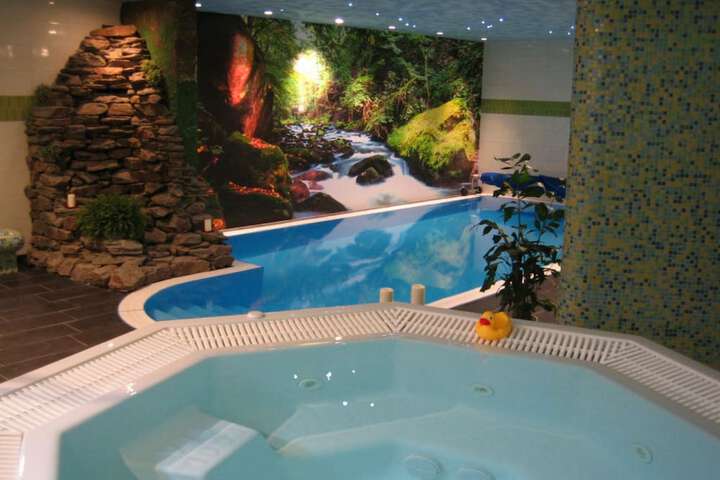 Pool 13 of 33