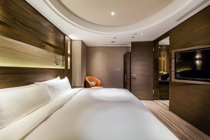 Room 4 of 99
