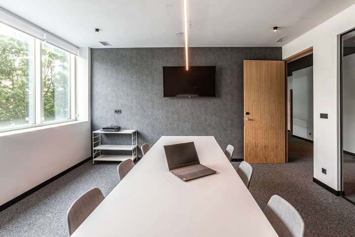 Business Center 29 of 31