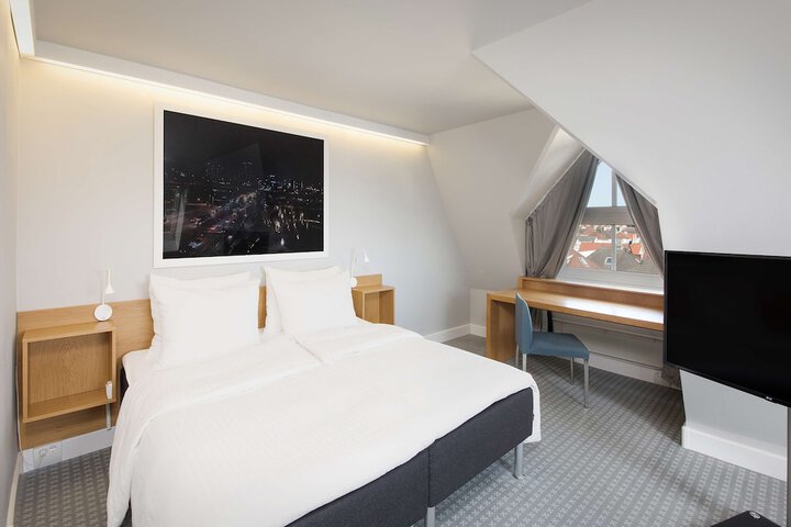 Room 14 of 34