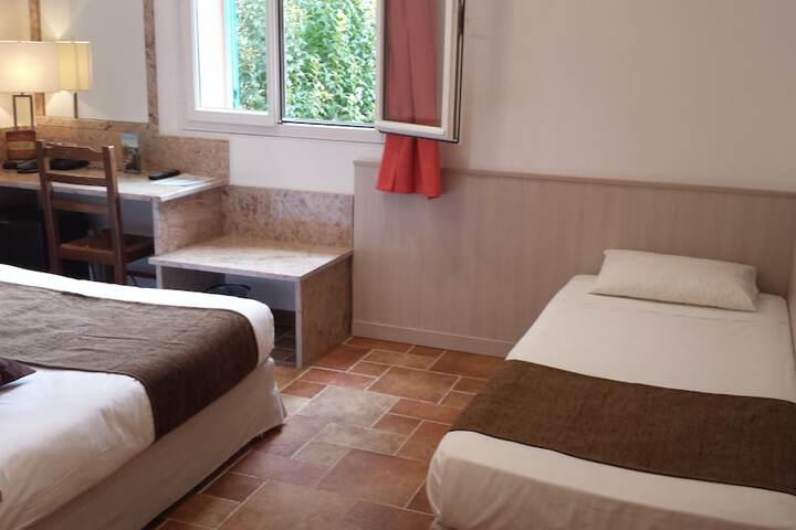 Room 5 of 97