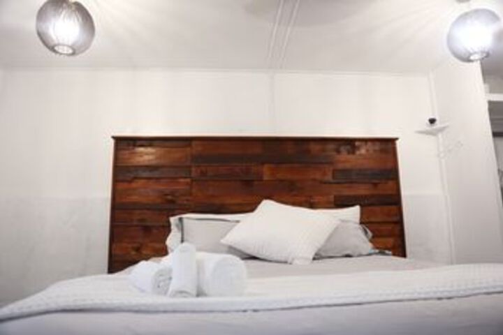 Room 3 of 8