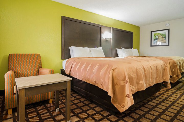 2 Queen Beds (7 of 13)