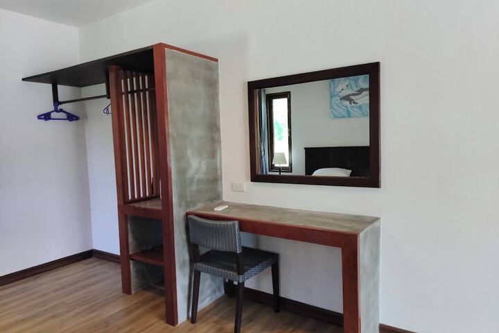 Room 16 of 100