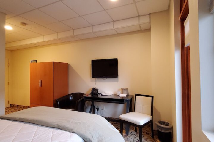 Room 15 of 206
