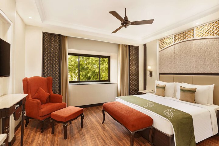 Room 8 of 34