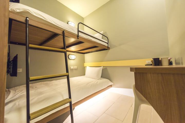 Room 6 of 42