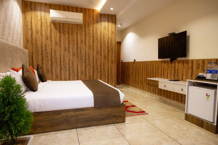 Room 4 of 6