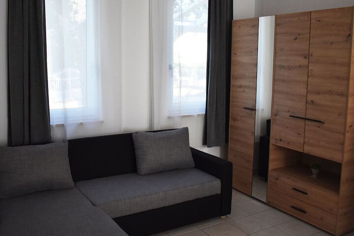 Room 16 of 40