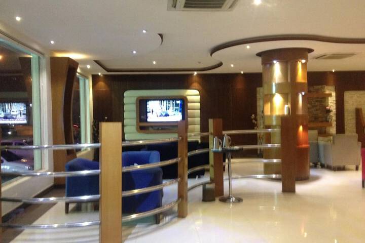 Entrance & Lobby