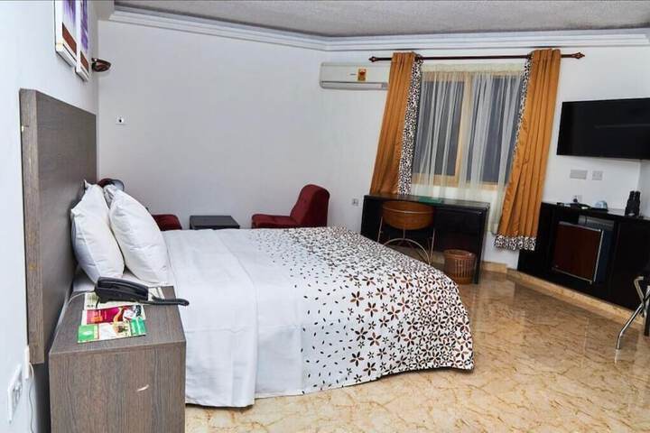 Room 7 of 16