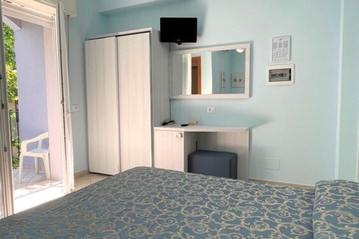 Room 9 of 14