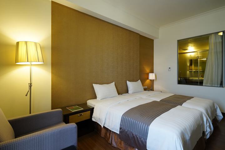 Room 4 of 31