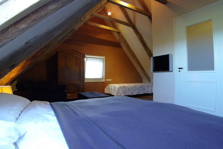 Room 8 of 76