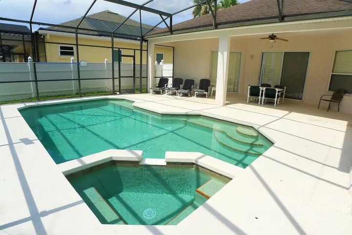 Pool 11 of 16