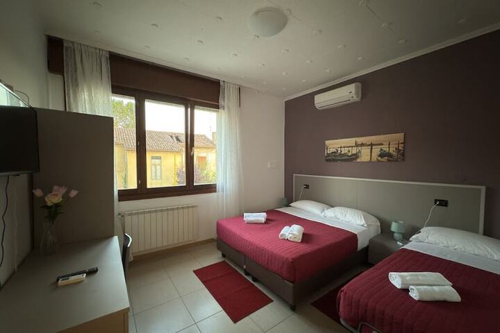 Room 5 of 45