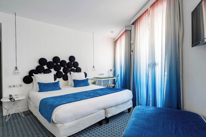 Room 52 of 114