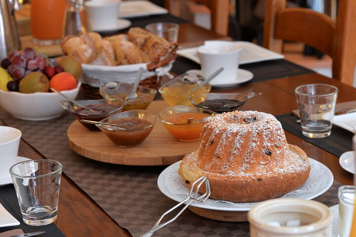 Breakfast/Coffee Service 26 of 36