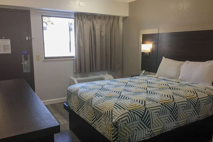 Room 17 of 46