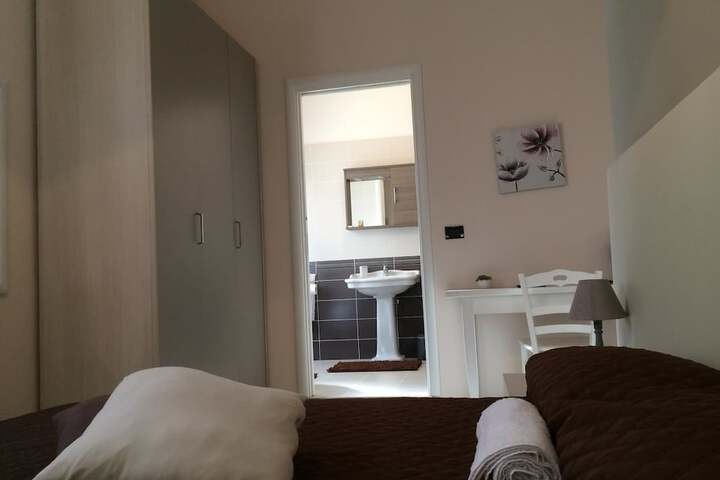 Room 16 of 60