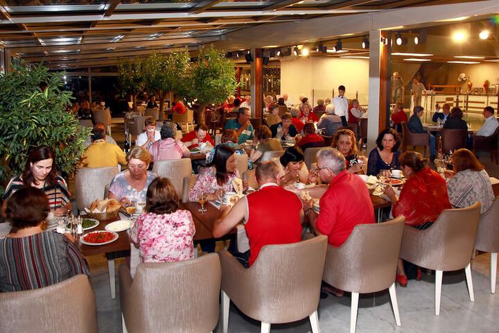 Dining 36 of 52